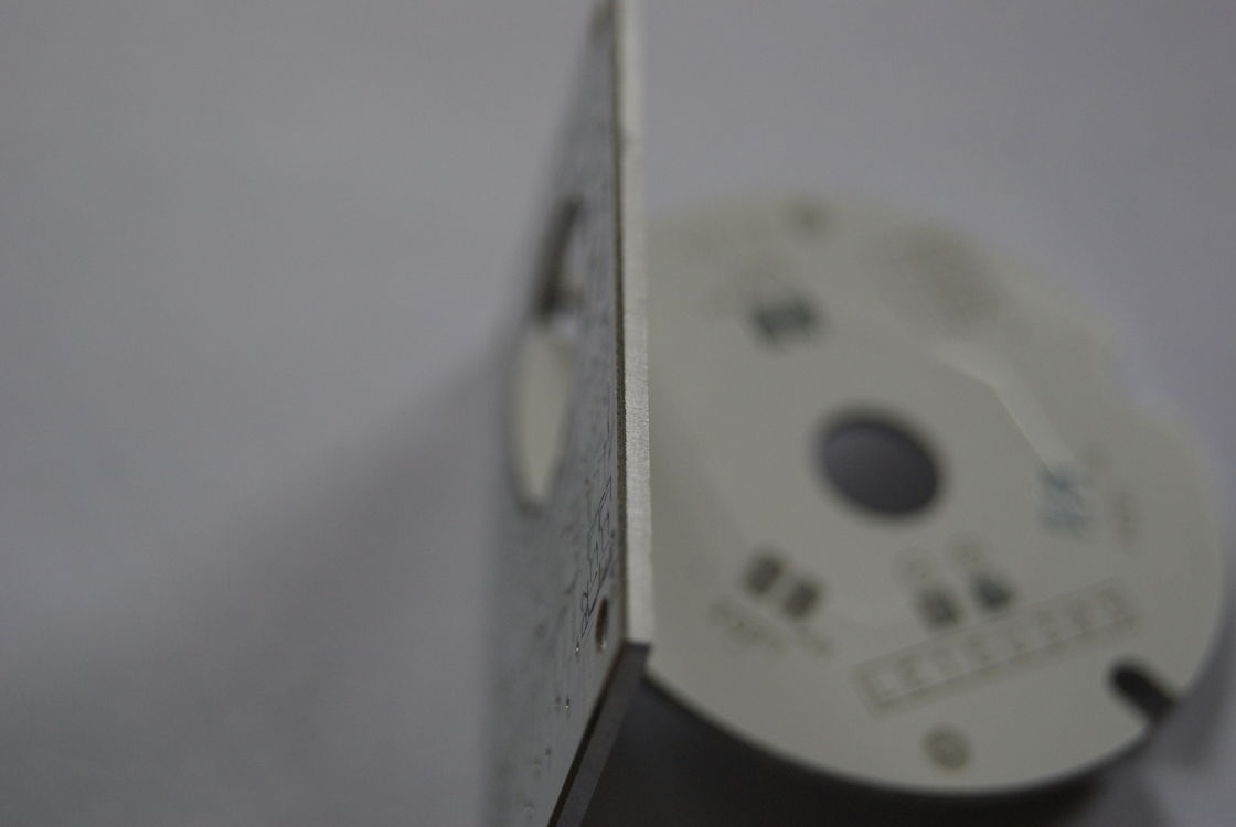 पीसीबी मोटाई 0.6-6.0MM थर्मल चालकता 1.0w उच्च थर्मल चालकता प्रभावी गर्मी हस्तांतरण के लिए धातु पीसीबी
