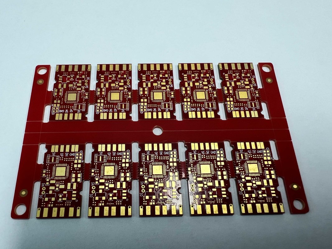 0.15 मिमी इनर लेयर स्पेसिंग एचडीआई पीसीबी बोर्ड सफेद रेशम और सबसे छोटे छेद आकार के साथ 0.1 मिमी लाभ